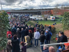 file d'attente pour une brocante